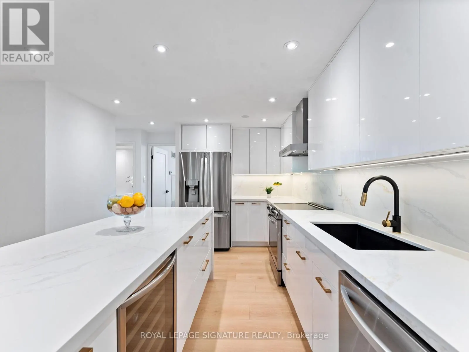 607 - 812 BURNHAMTHORPE ROAD
