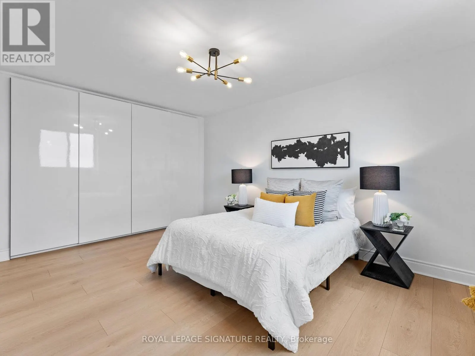 607 - 812 BURNHAMTHORPE ROAD
