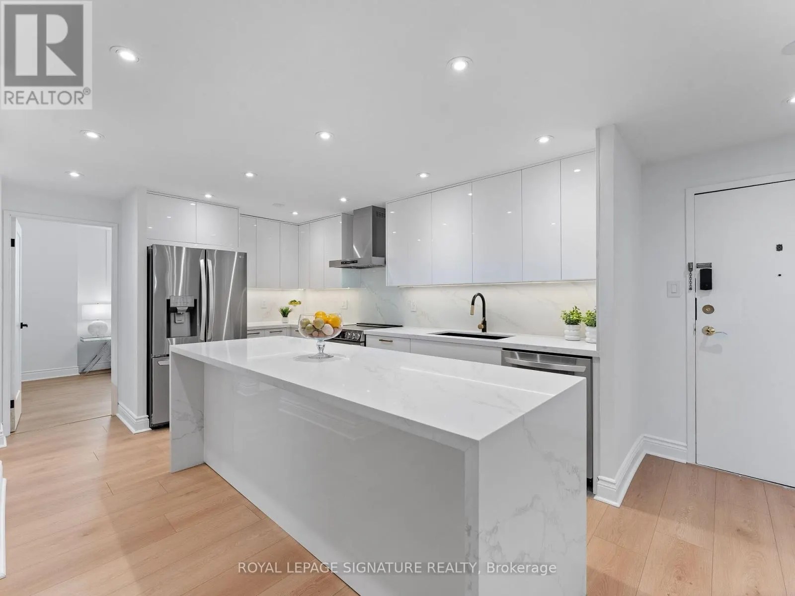 607 - 812 BURNHAMTHORPE ROAD