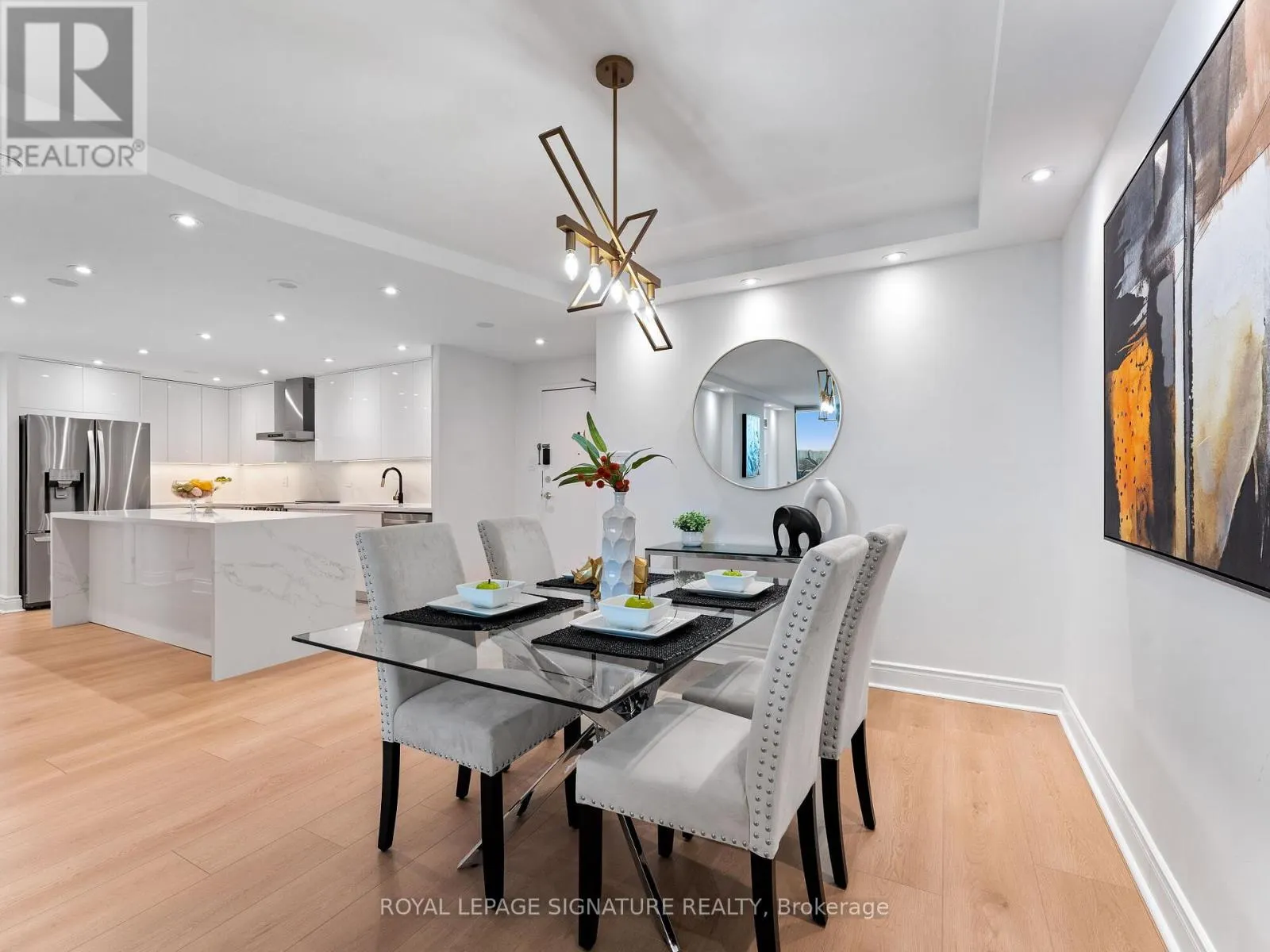 607 - 812 BURNHAMTHORPE ROAD