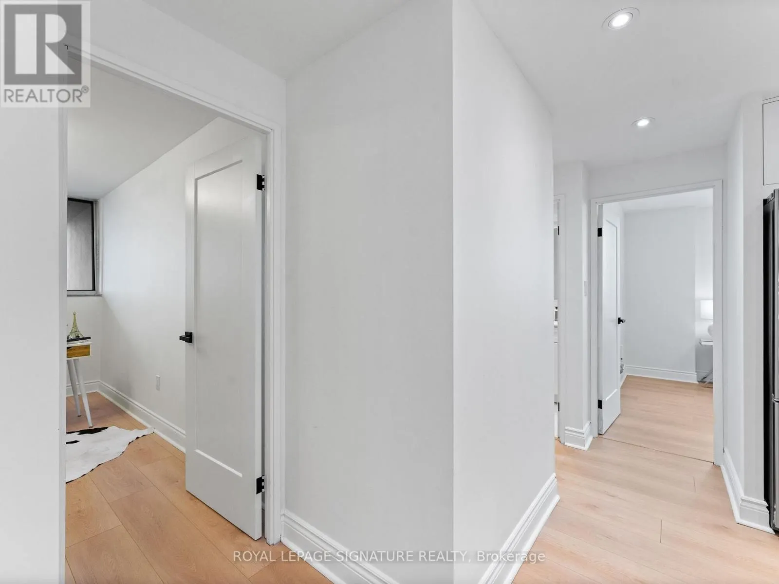 607 - 812 BURNHAMTHORPE ROAD