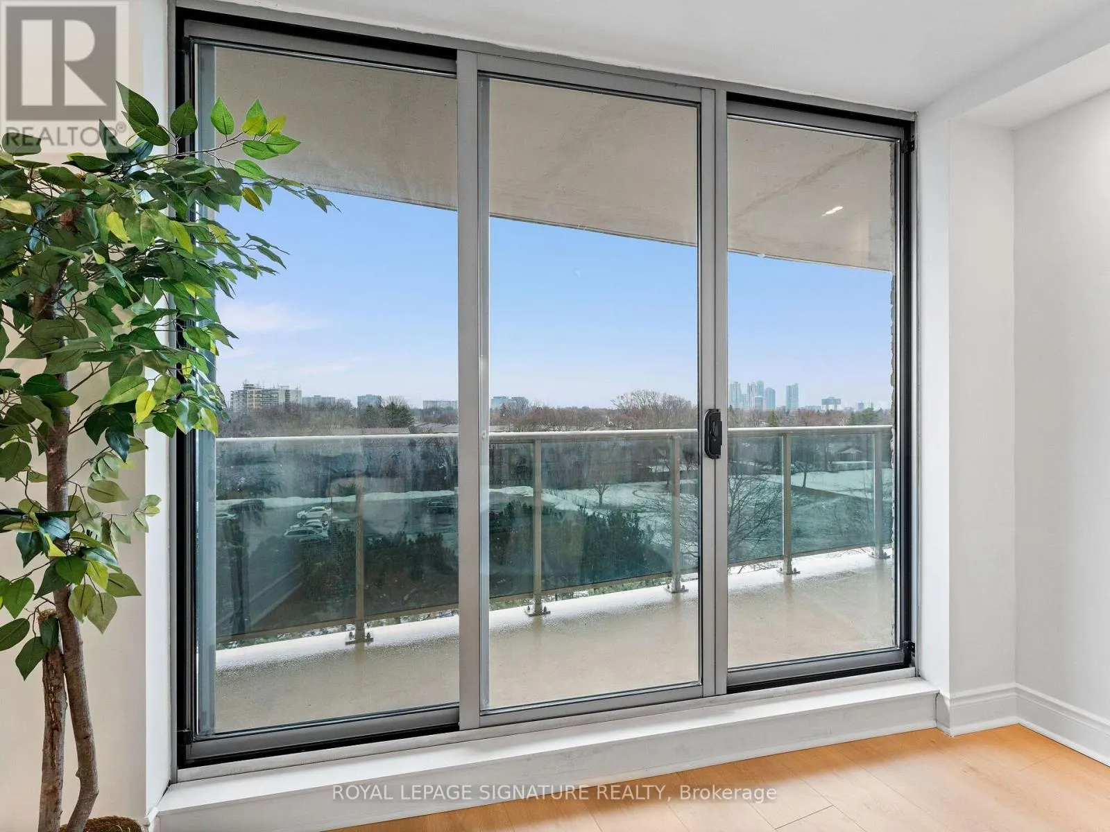 607 - 812 BURNHAMTHORPE ROAD