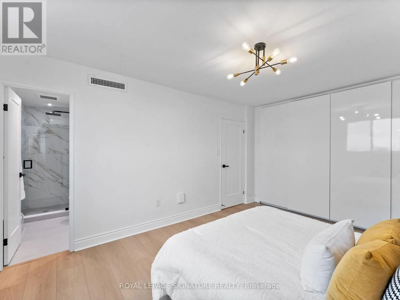 607 - 812 BURNHAMTHORPE ROAD