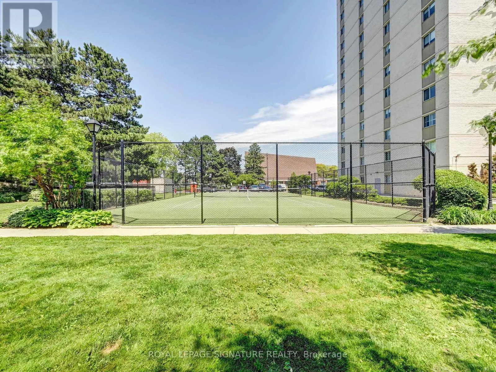 607 - 812 BURNHAMTHORPE ROAD