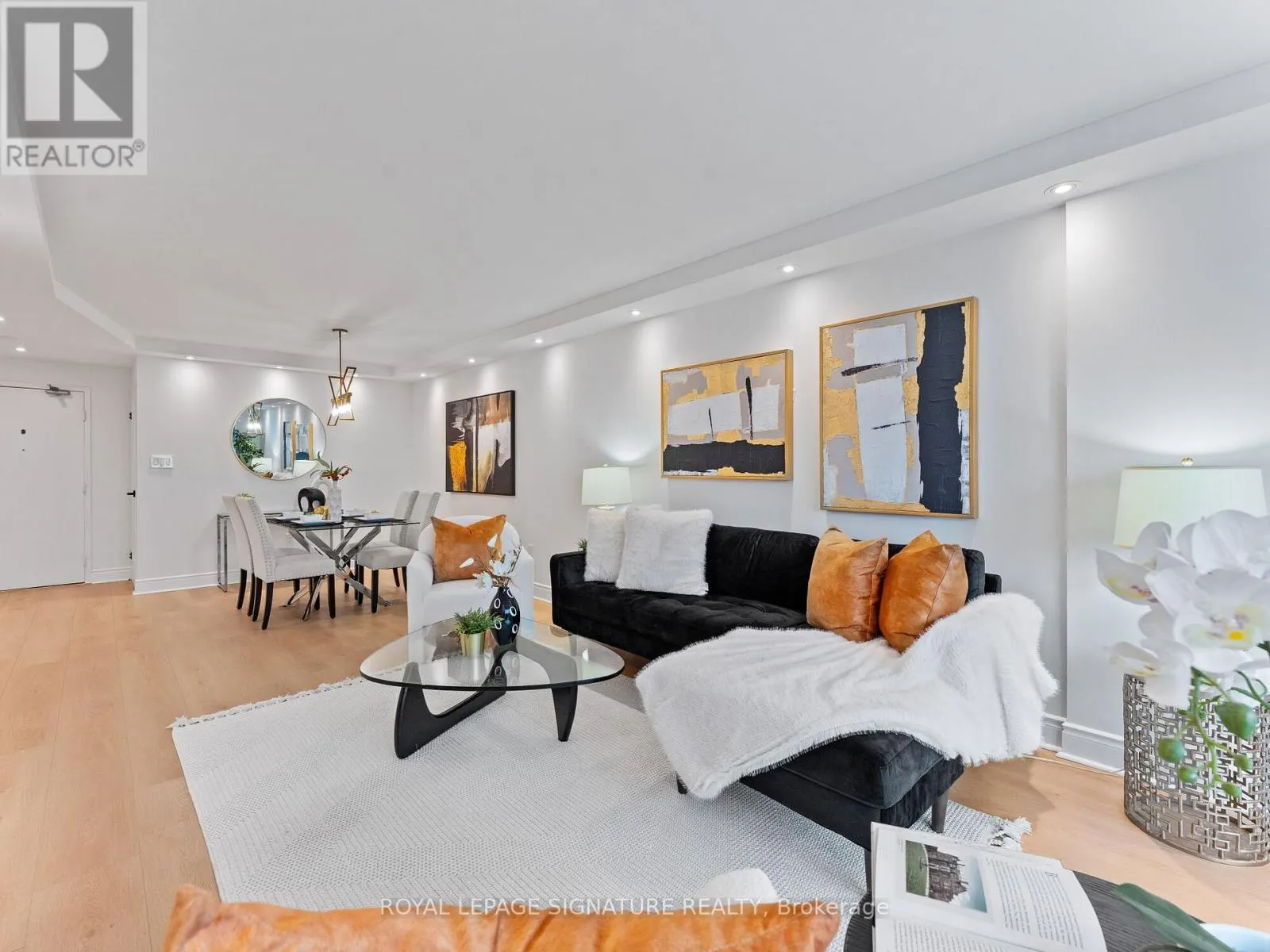 607 - 812 BURNHAMTHORPE ROAD