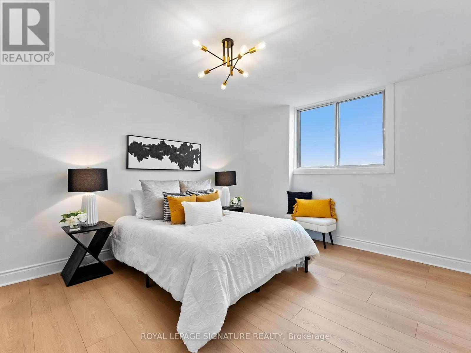 607 - 812 BURNHAMTHORPE ROAD