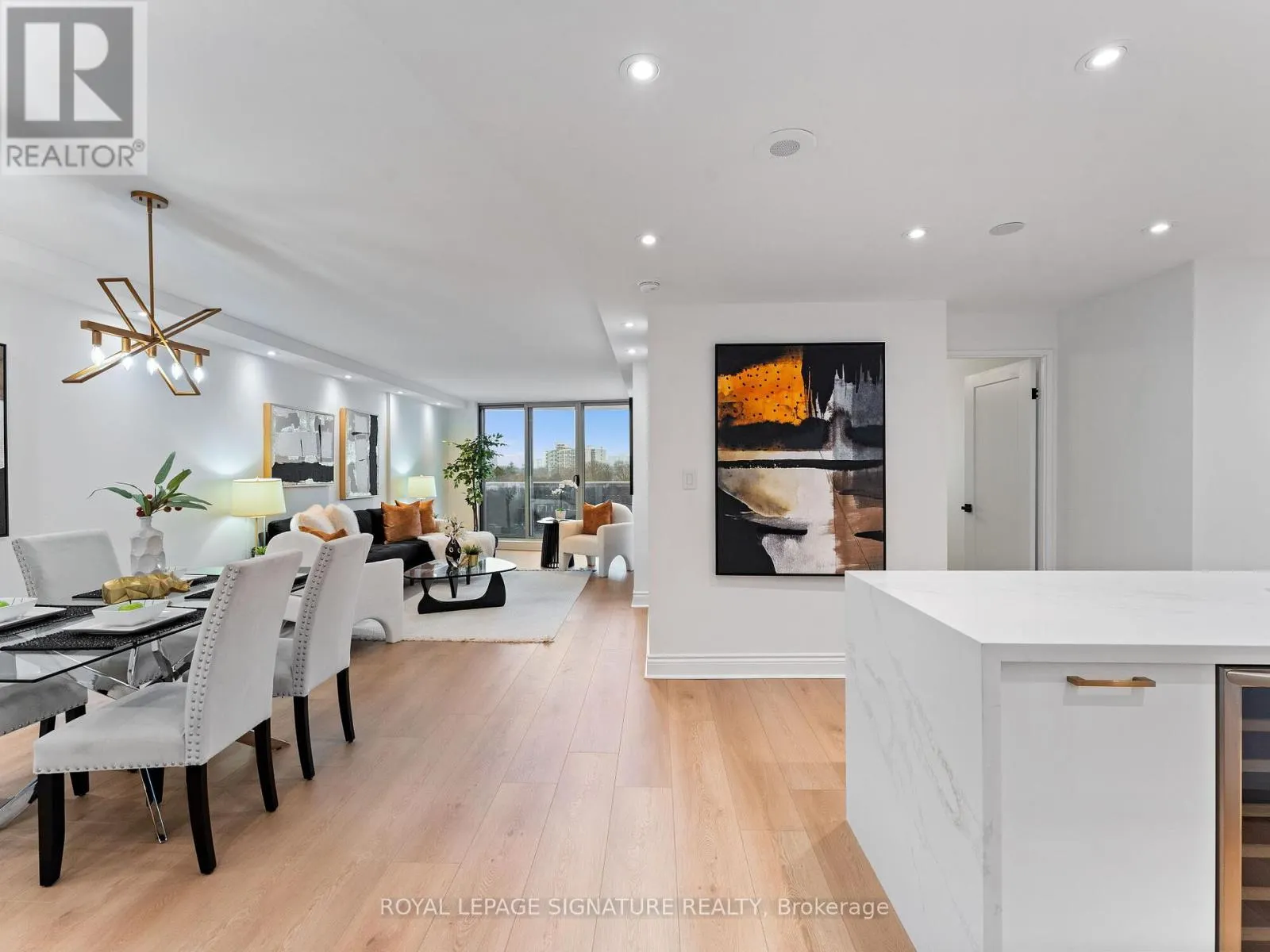 607 - 812 BURNHAMTHORPE ROAD