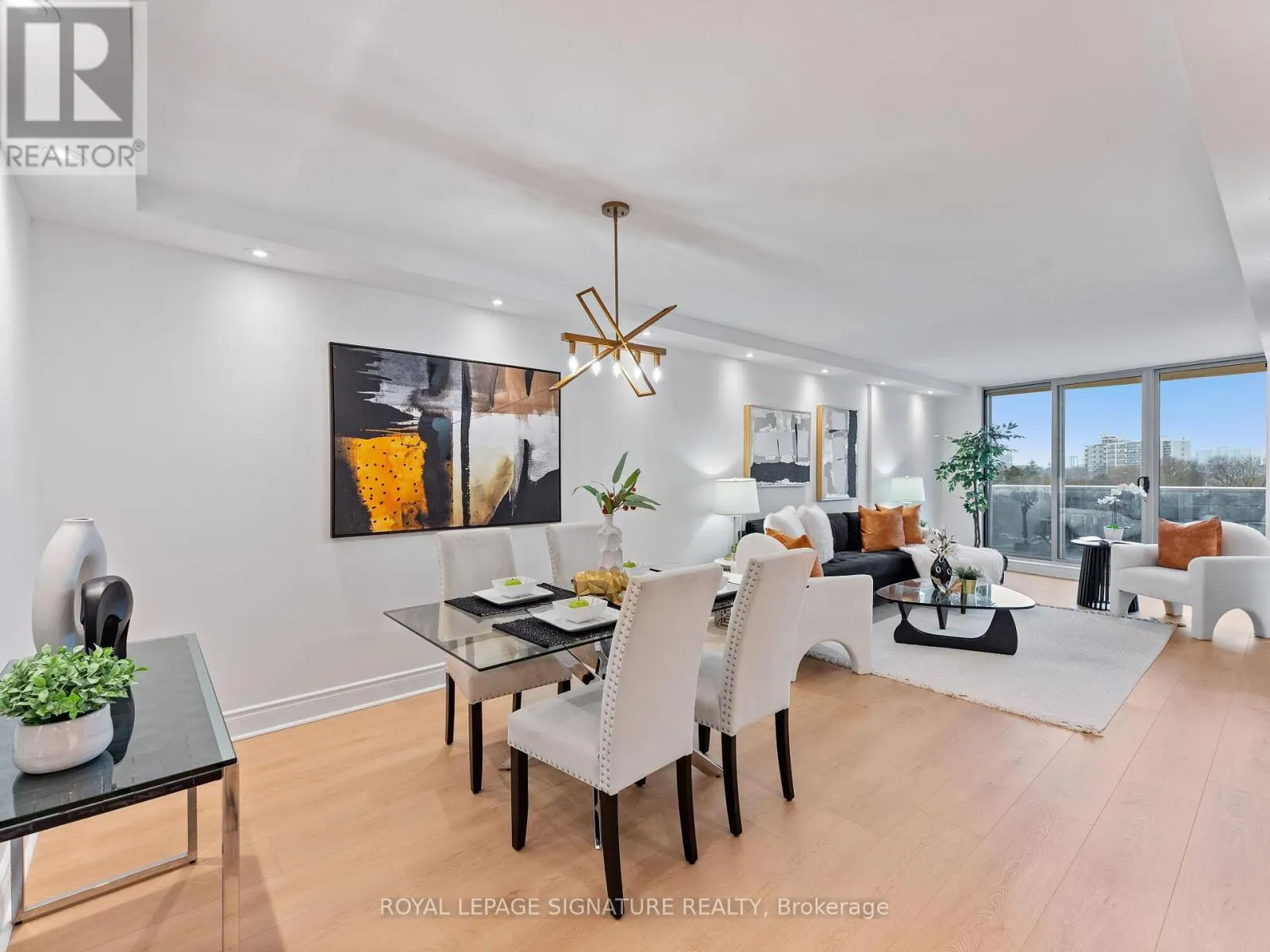 607 - 812 BURNHAMTHORPE ROAD