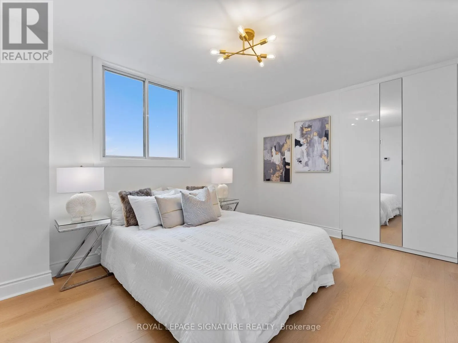 607 - 812 BURNHAMTHORPE ROAD