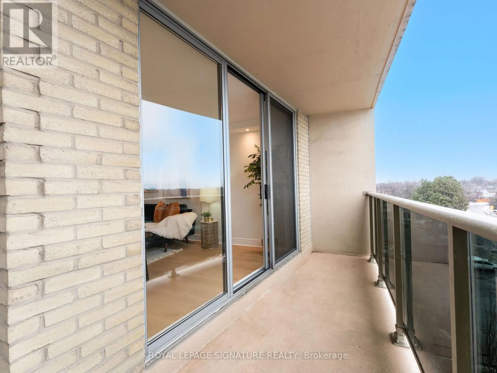 607 - 812 BURNHAMTHORPE ROAD