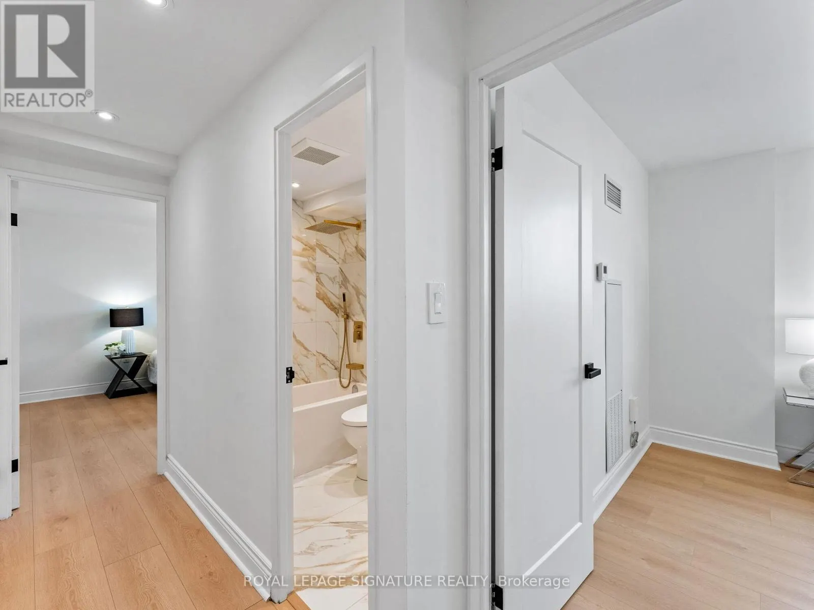 607 - 812 BURNHAMTHORPE ROAD