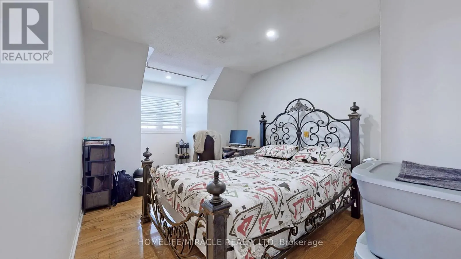2 CLOVERCREST DRIVE