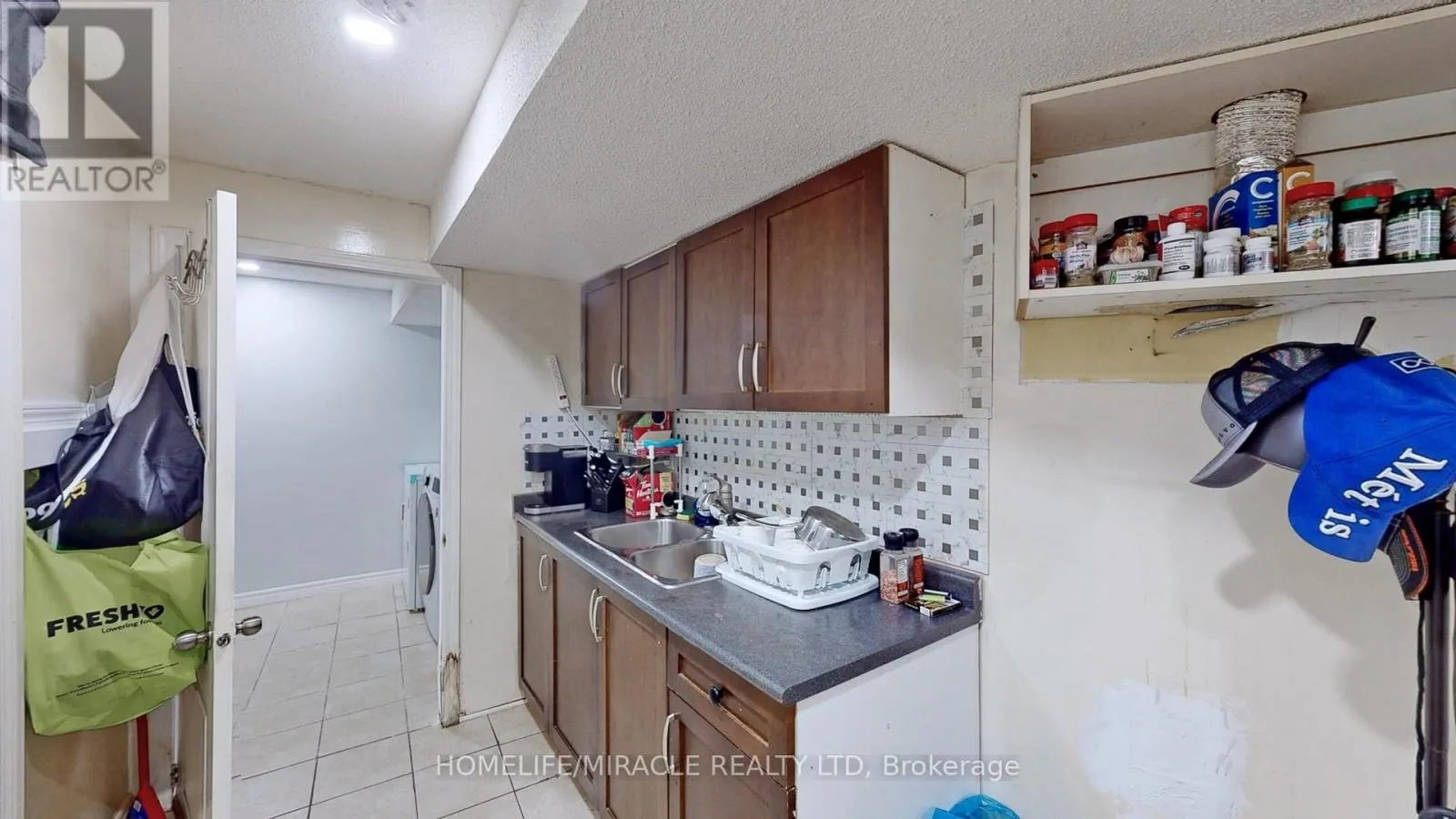 2 CLOVERCREST DRIVE