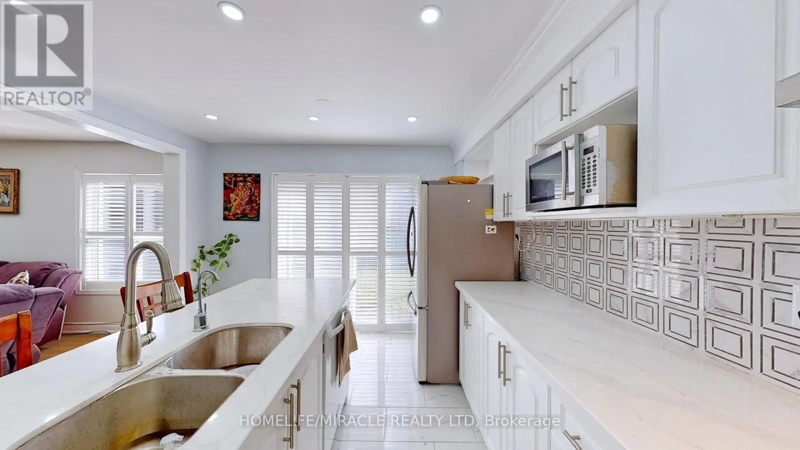 2 CLOVERCREST DRIVE
