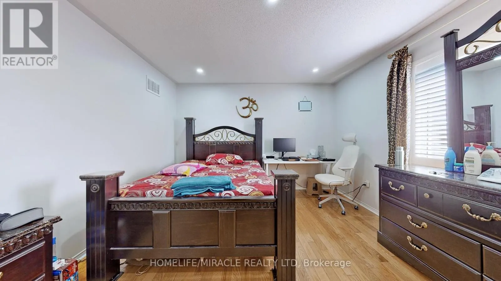 2 CLOVERCREST DRIVE