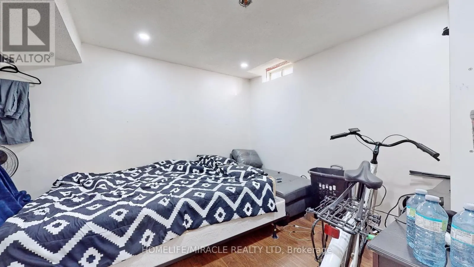 2 CLOVERCREST DRIVE