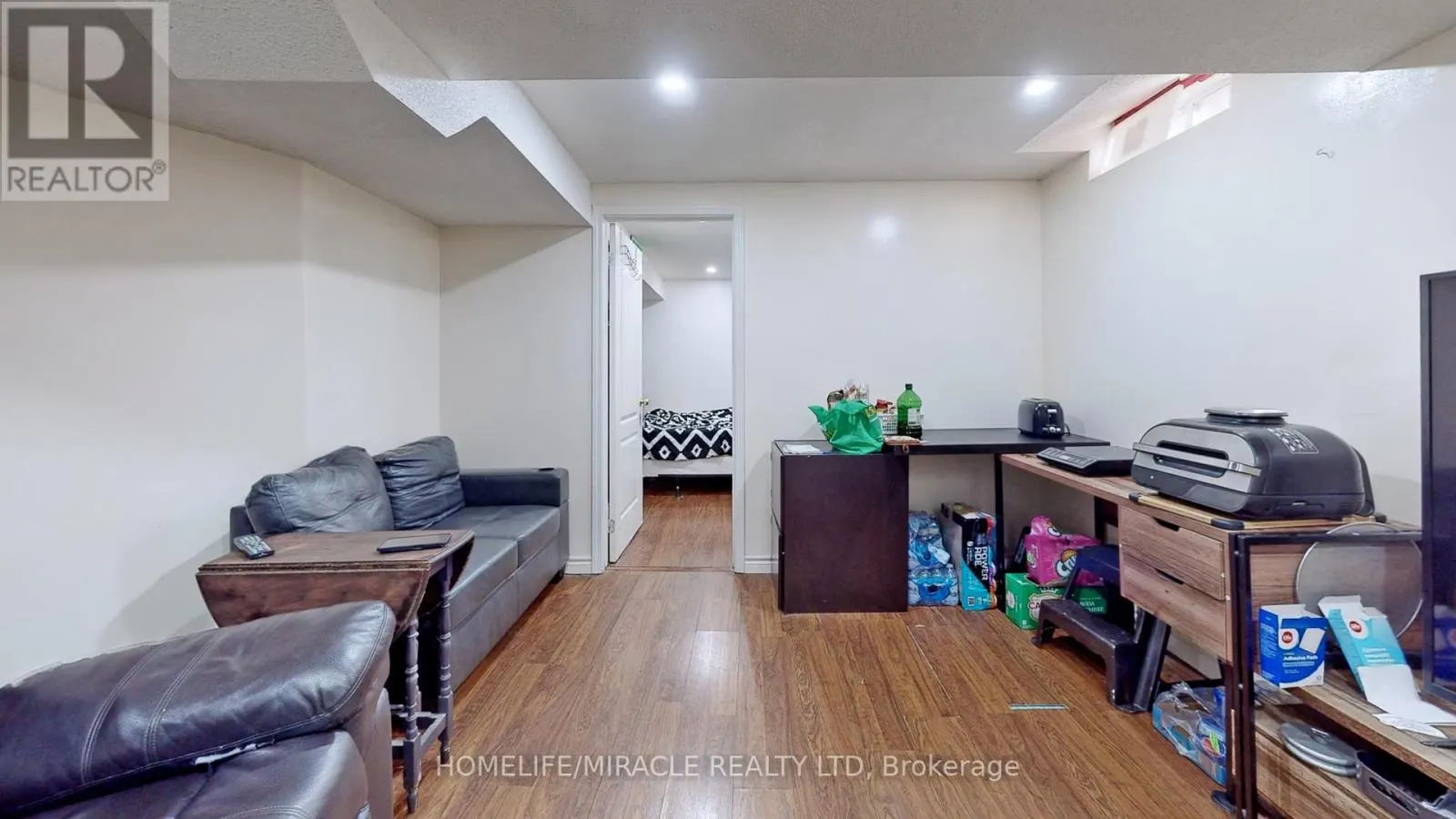 2 CLOVERCREST DRIVE