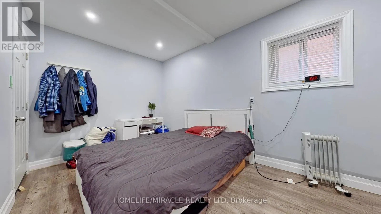 2 CLOVERCREST DRIVE