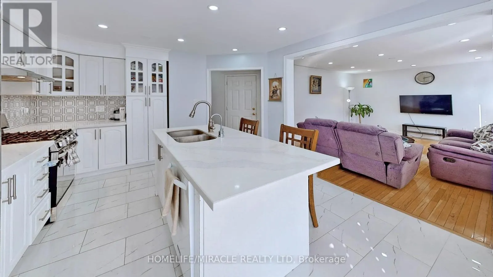 2 CLOVERCREST DRIVE