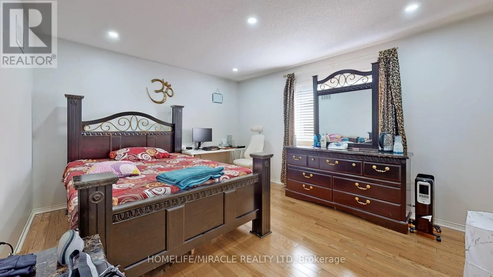 2 CLOVERCREST DRIVE