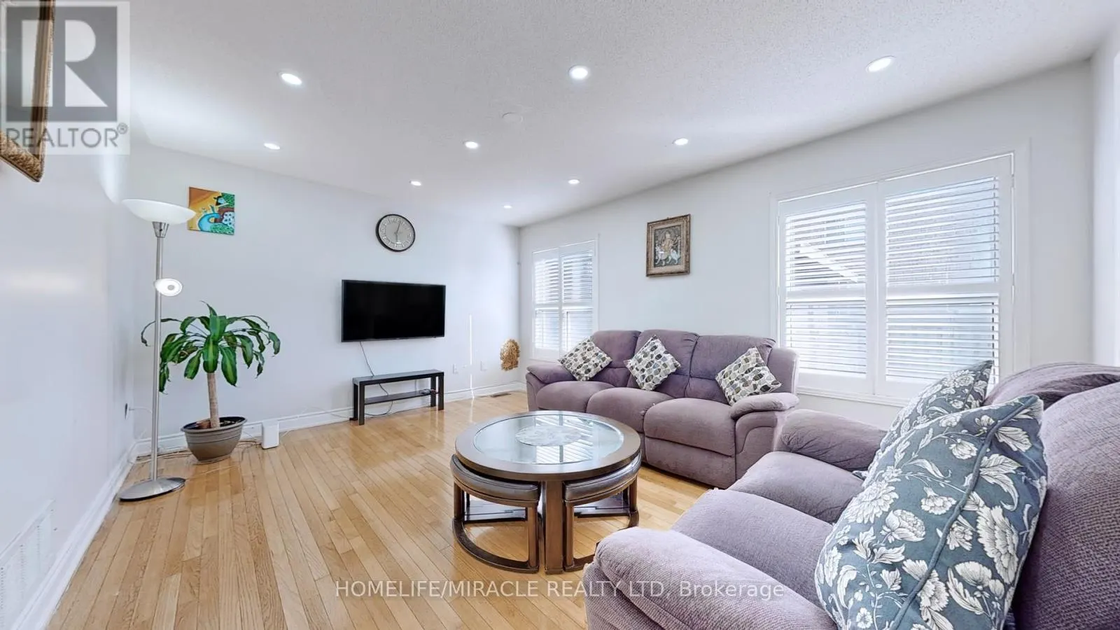2 CLOVERCREST DRIVE