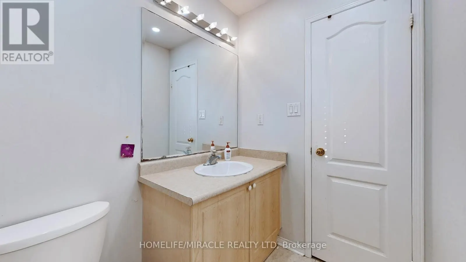 2 CLOVERCREST DRIVE