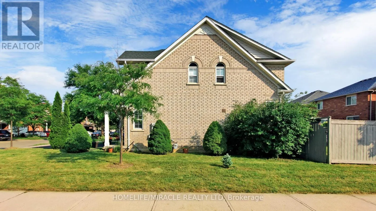 2 CLOVERCREST DRIVE