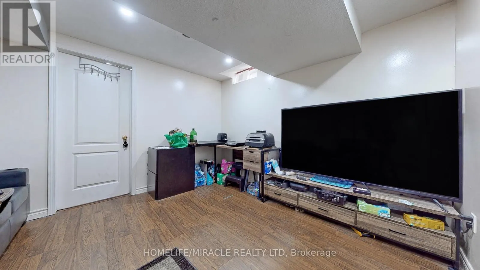 2 CLOVERCREST DRIVE