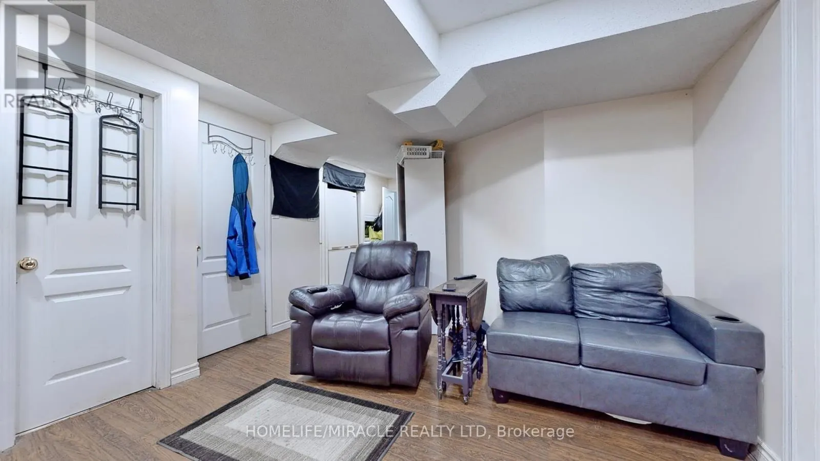 2 CLOVERCREST DRIVE