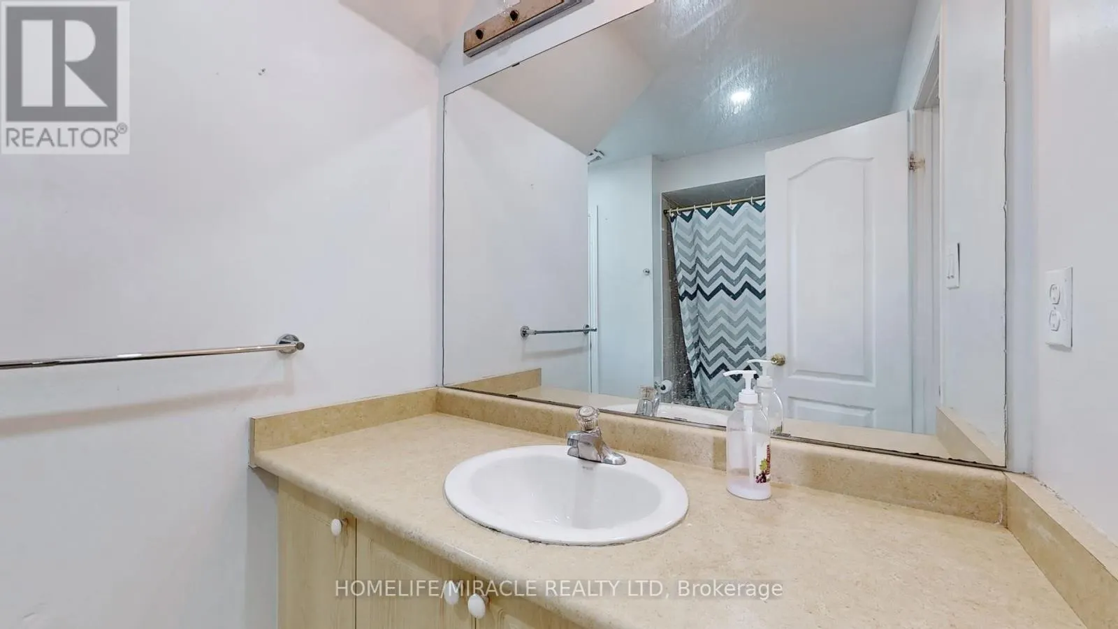 2 CLOVERCREST DRIVE