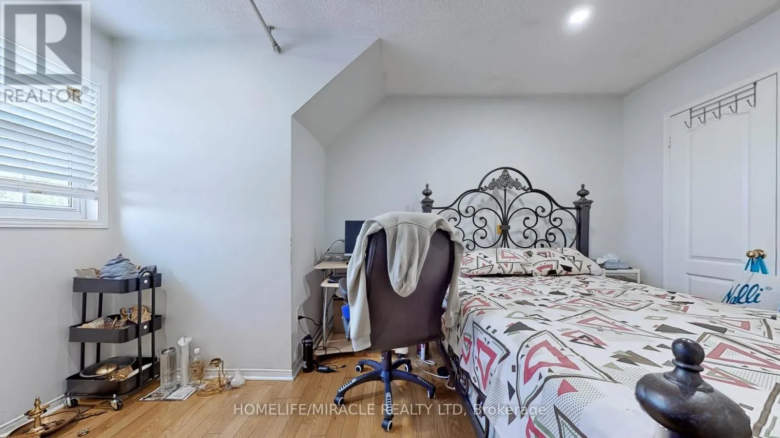 2 CLOVERCREST DRIVE