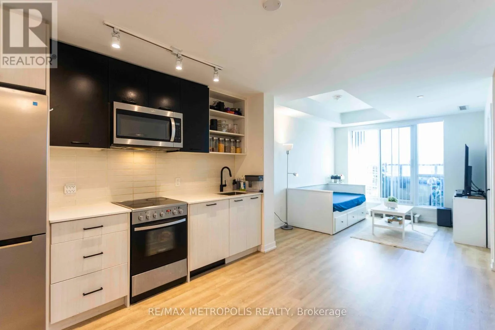 308 - 2300 ST CLAIR AVENUE W
