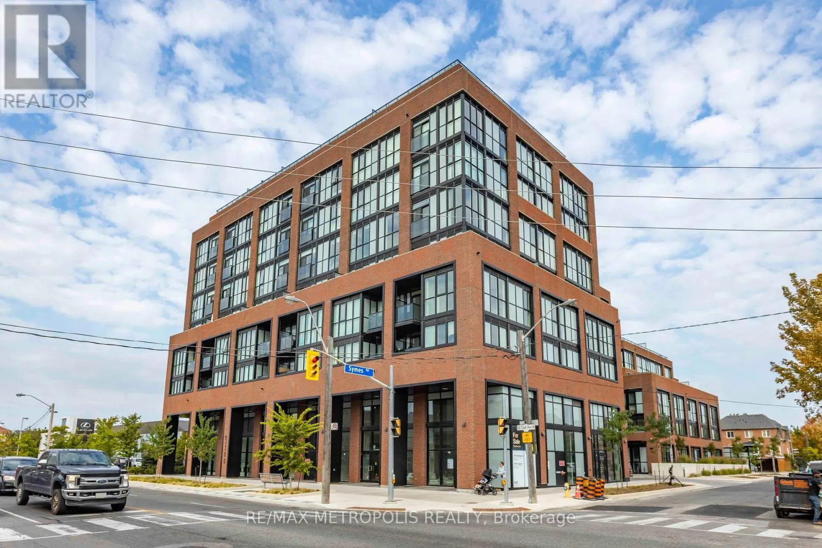308 - 2300 ST CLAIR AVENUE W