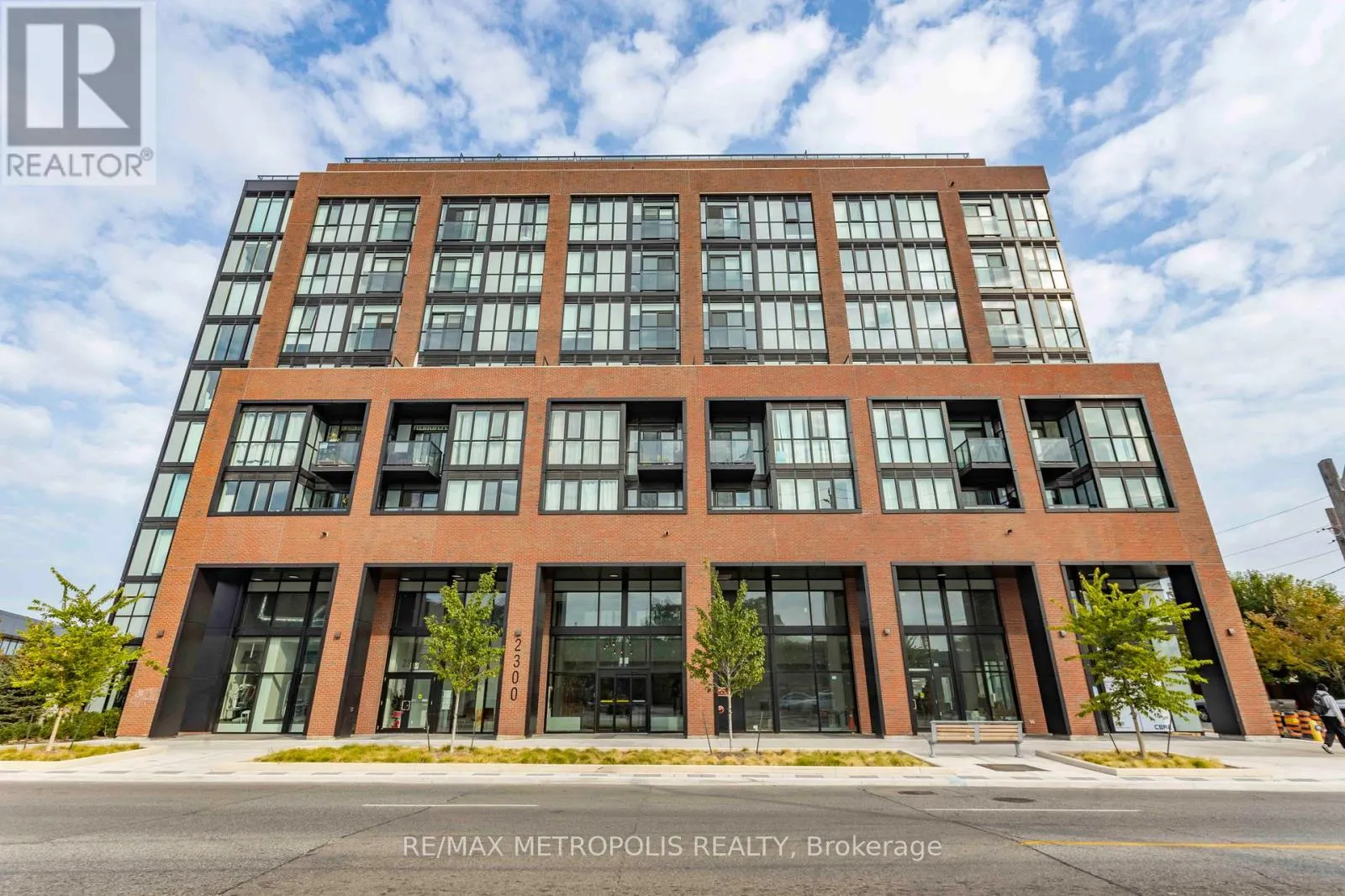 307 - 2300 ST CLAIR AVENUE W