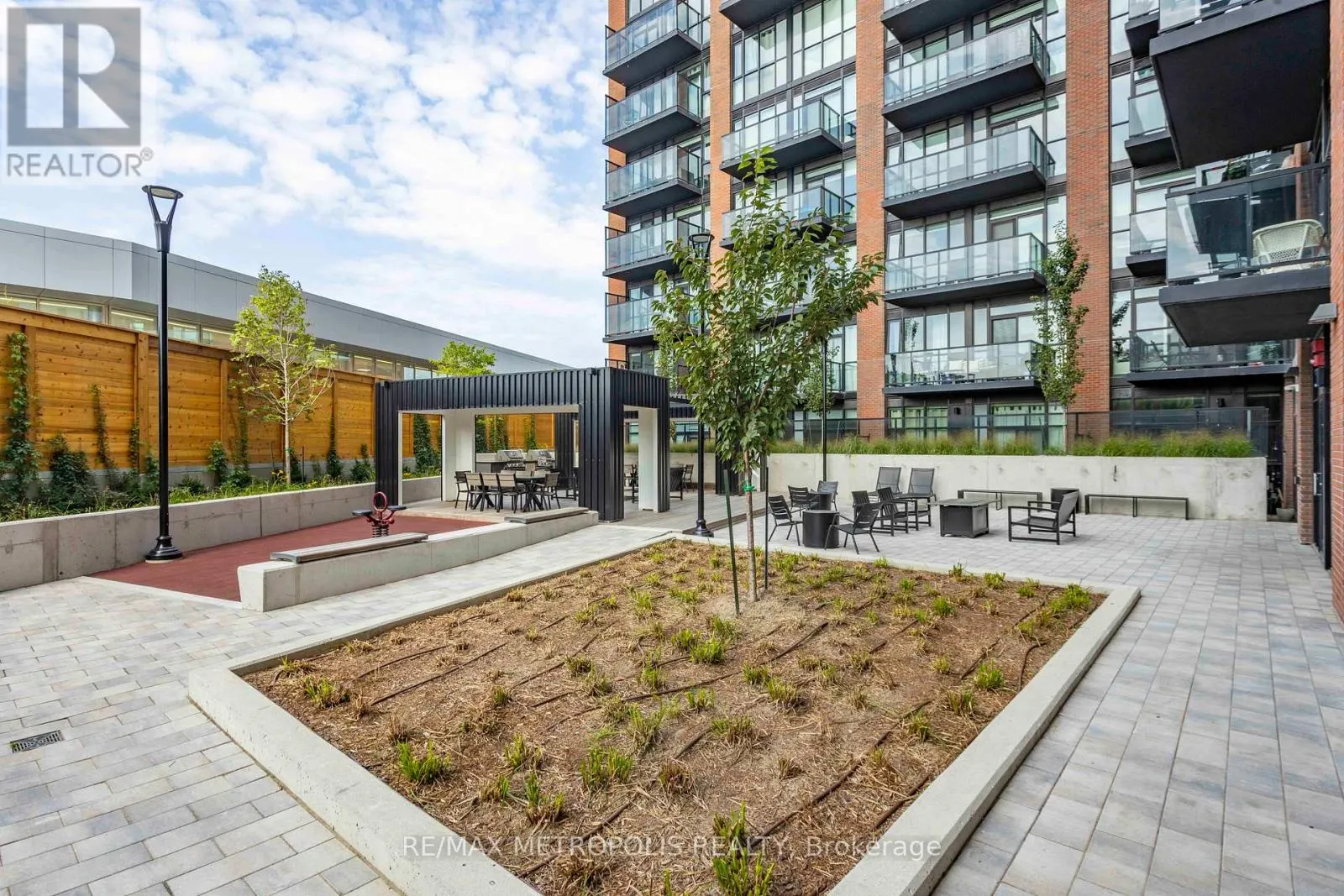 307 - 2300 ST CLAIR AVENUE W