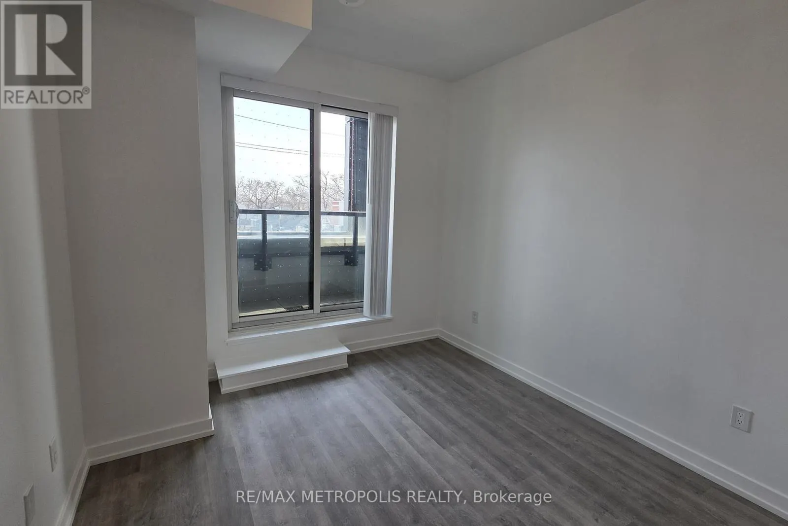 307 - 2300 ST CLAIR AVENUE W
