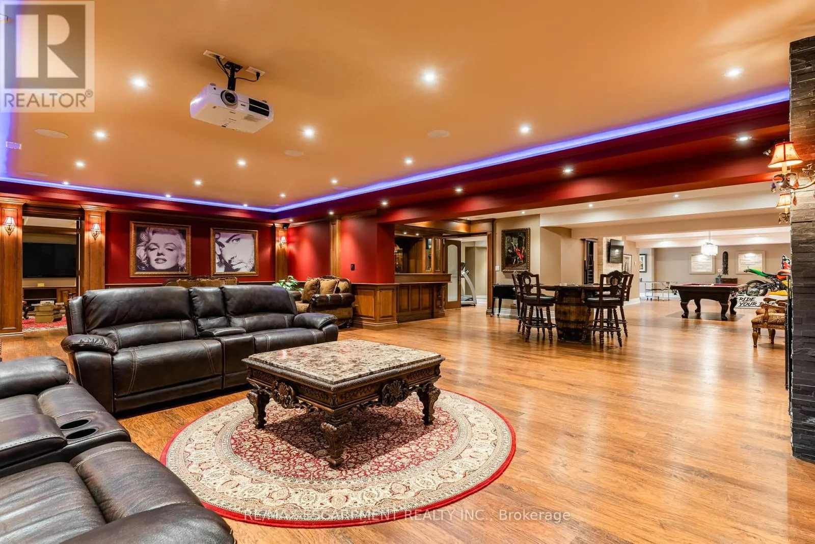 2594 BLUFFS WAY