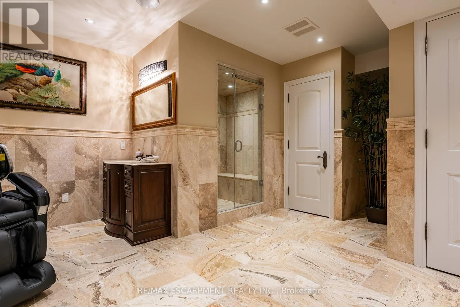2594 BLUFFS WAY