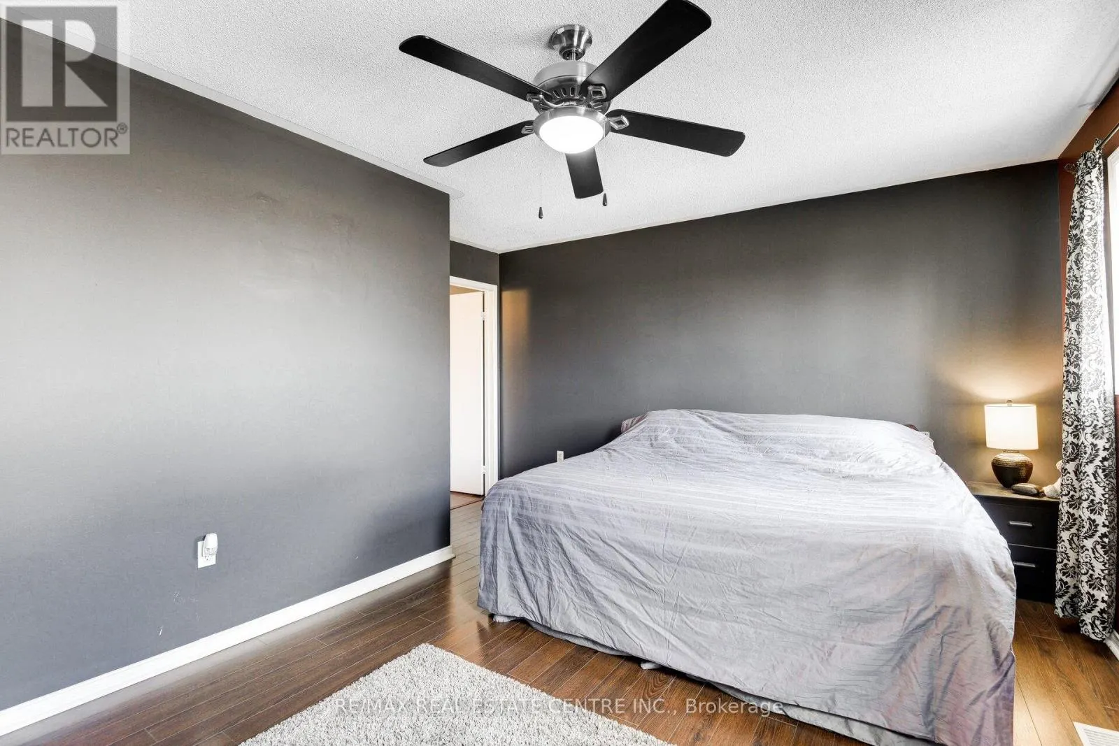 226 HOWARD CRESCENT