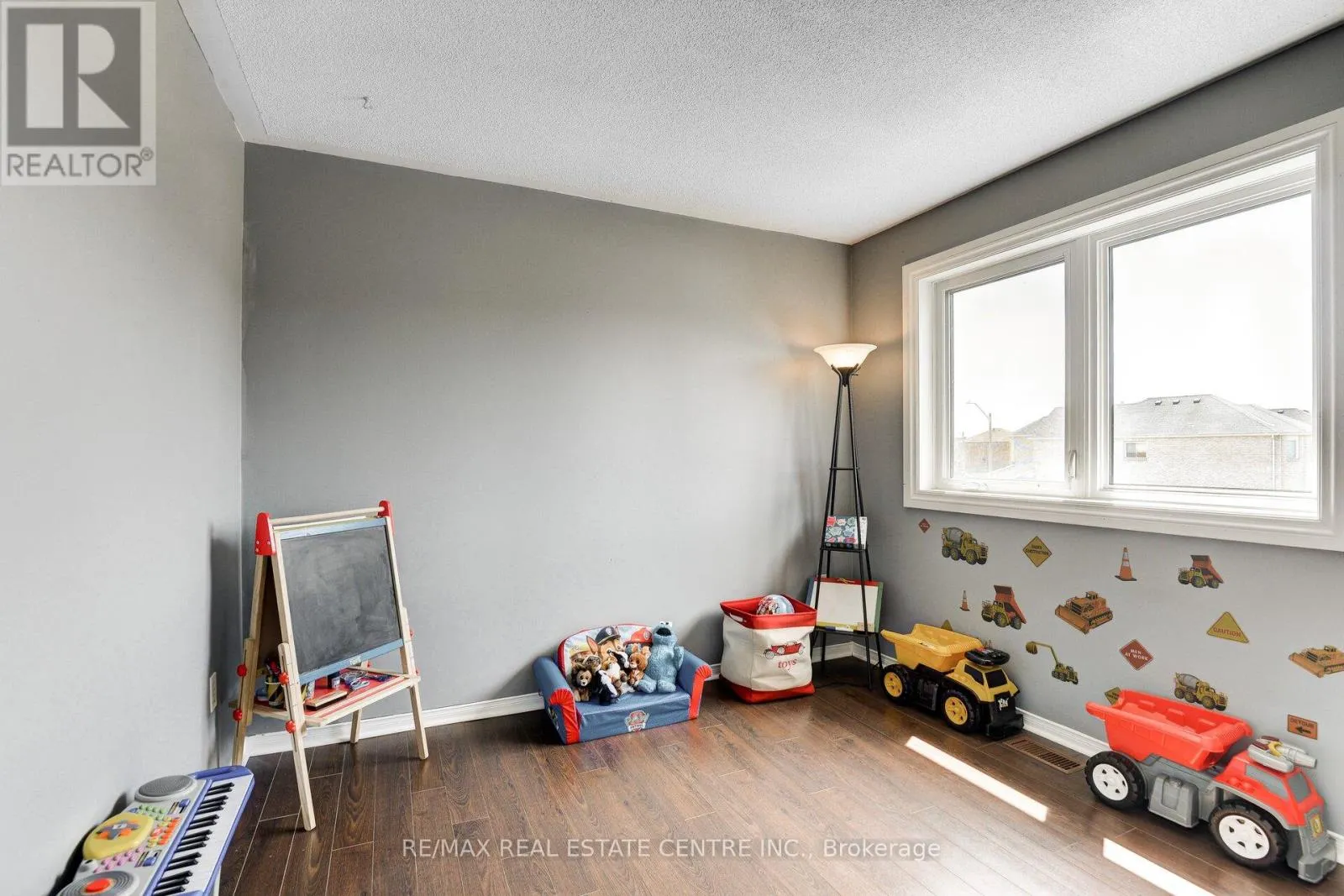 226 HOWARD CRESCENT