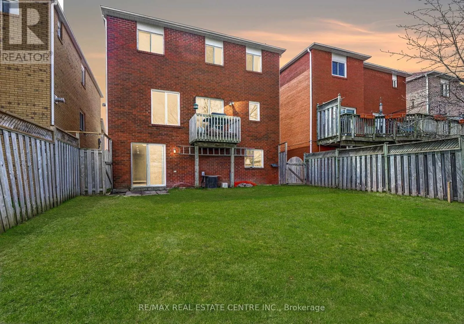 226 HOWARD CRESCENT