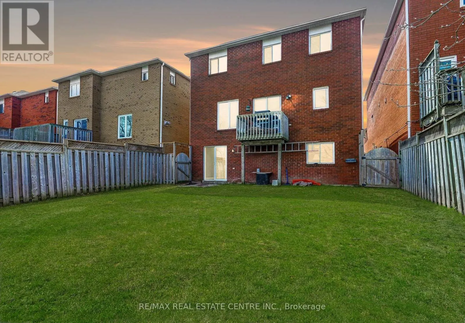 226 HOWARD CRESCENT