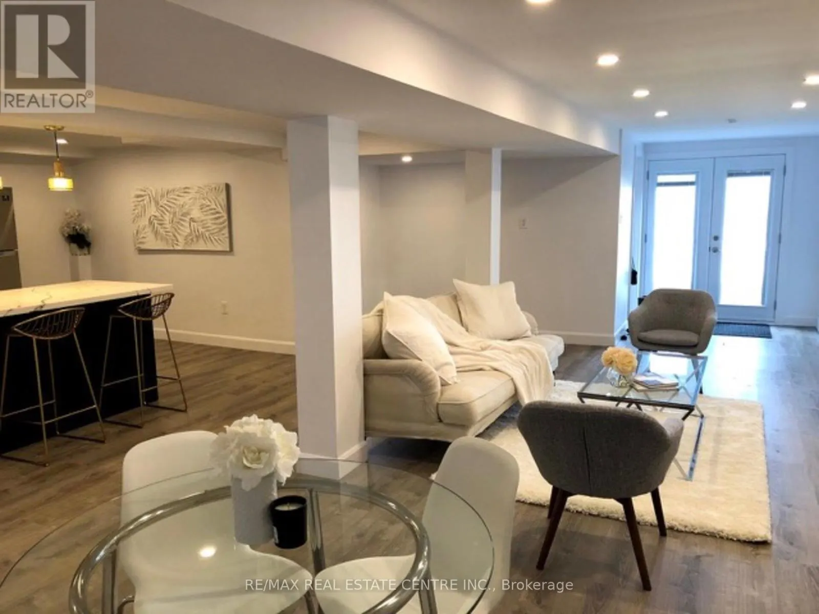 226 HOWARD CRESCENT