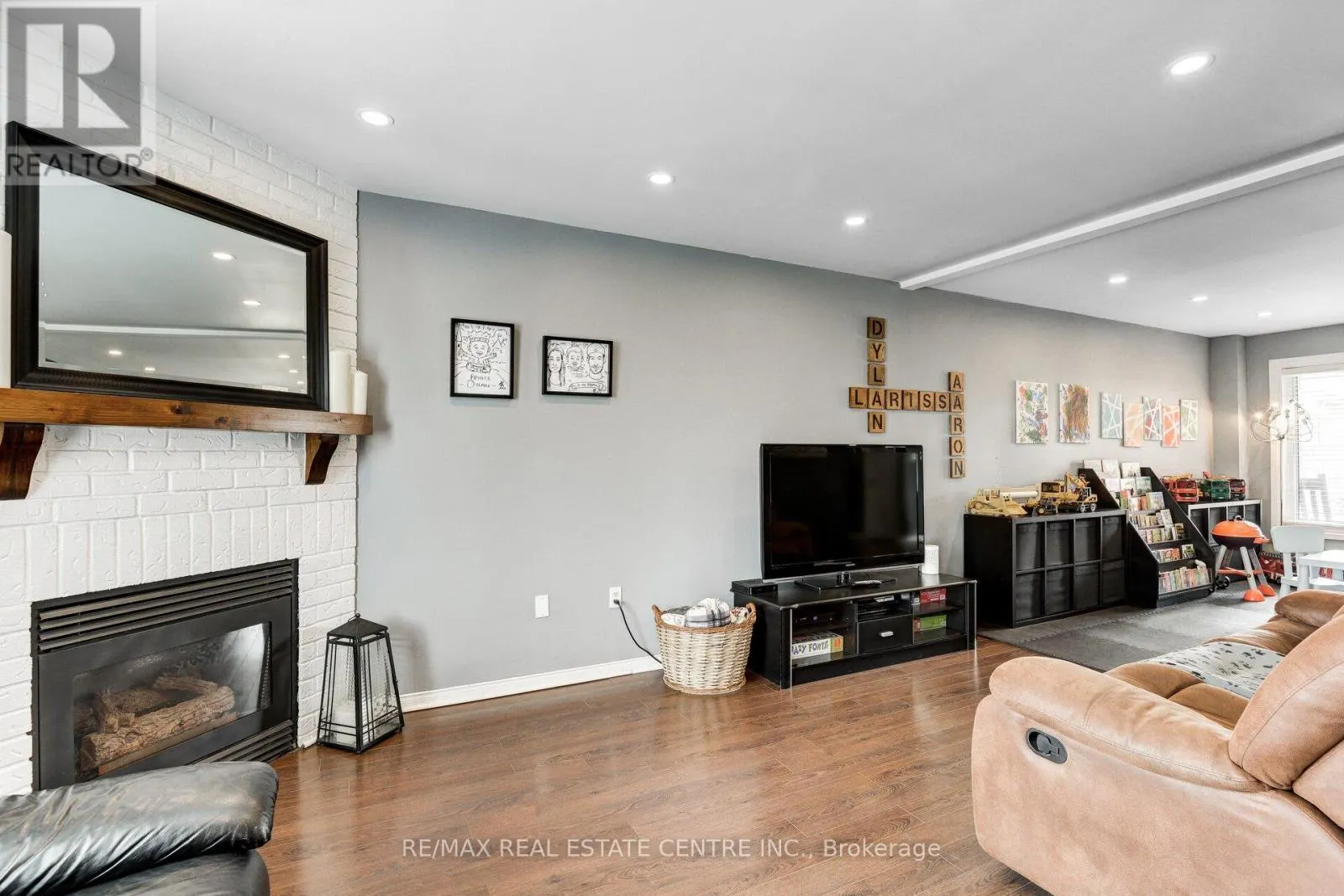 226 HOWARD CRESCENT