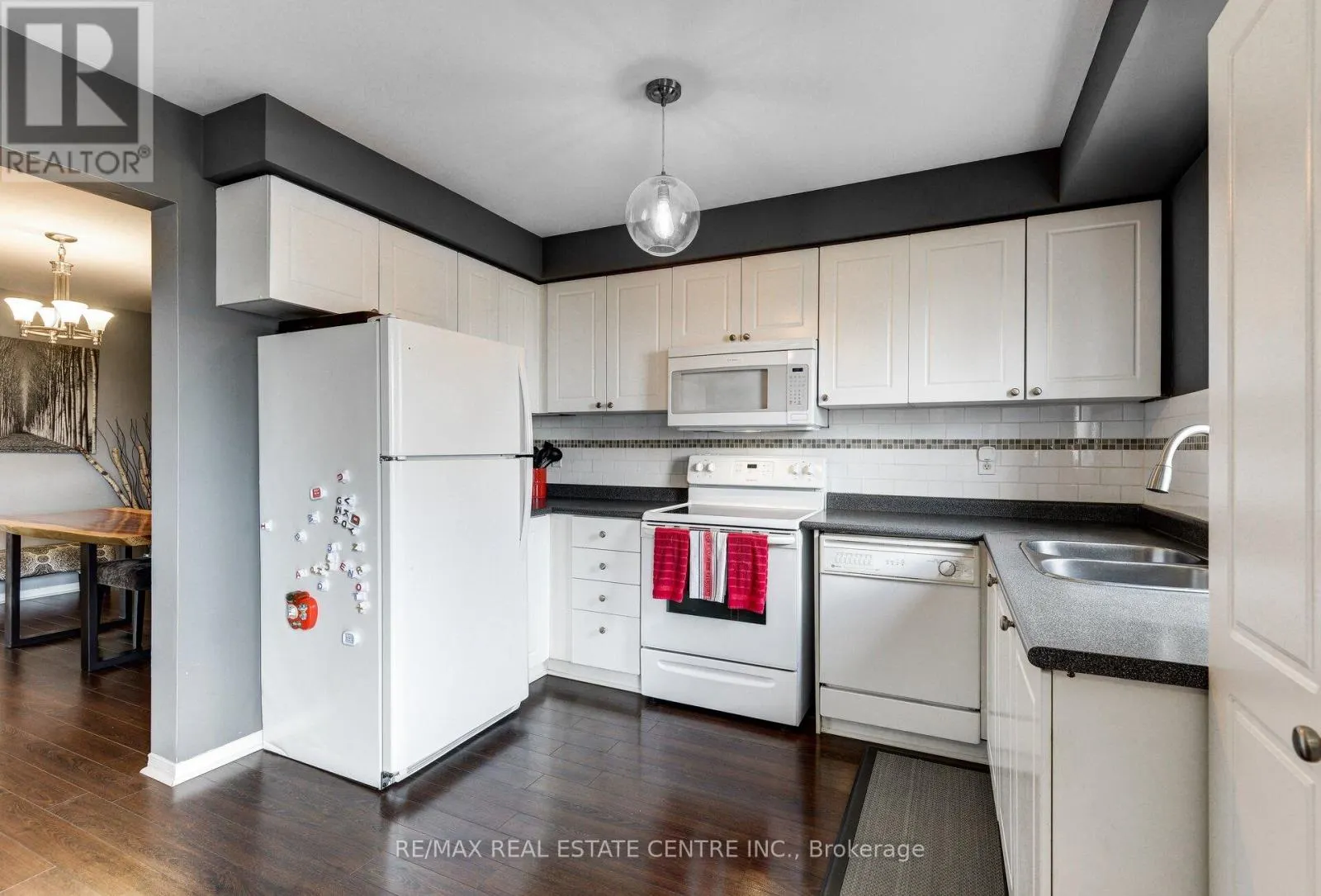 226 HOWARD CRESCENT
