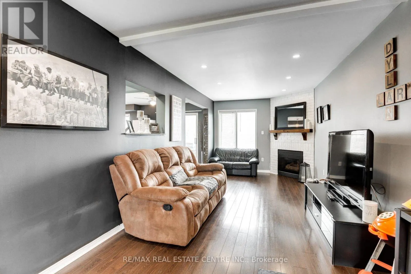 226 HOWARD CRESCENT