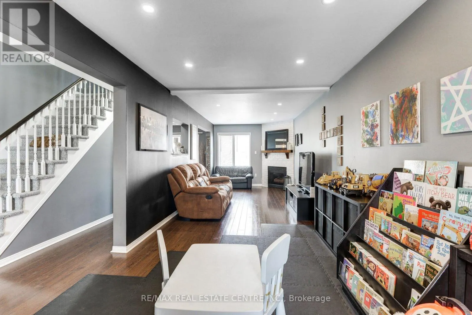 226 HOWARD CRESCENT