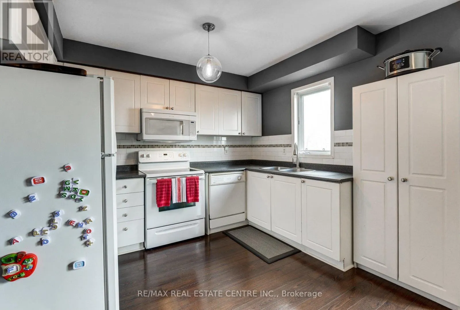 226 HOWARD CRESCENT