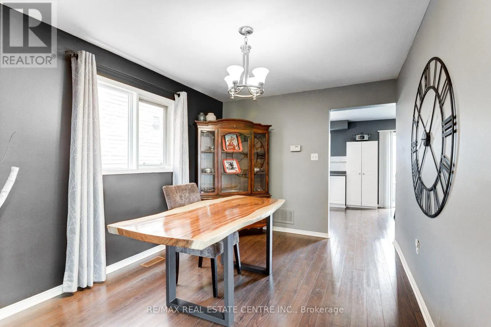 226 HOWARD CRESCENT