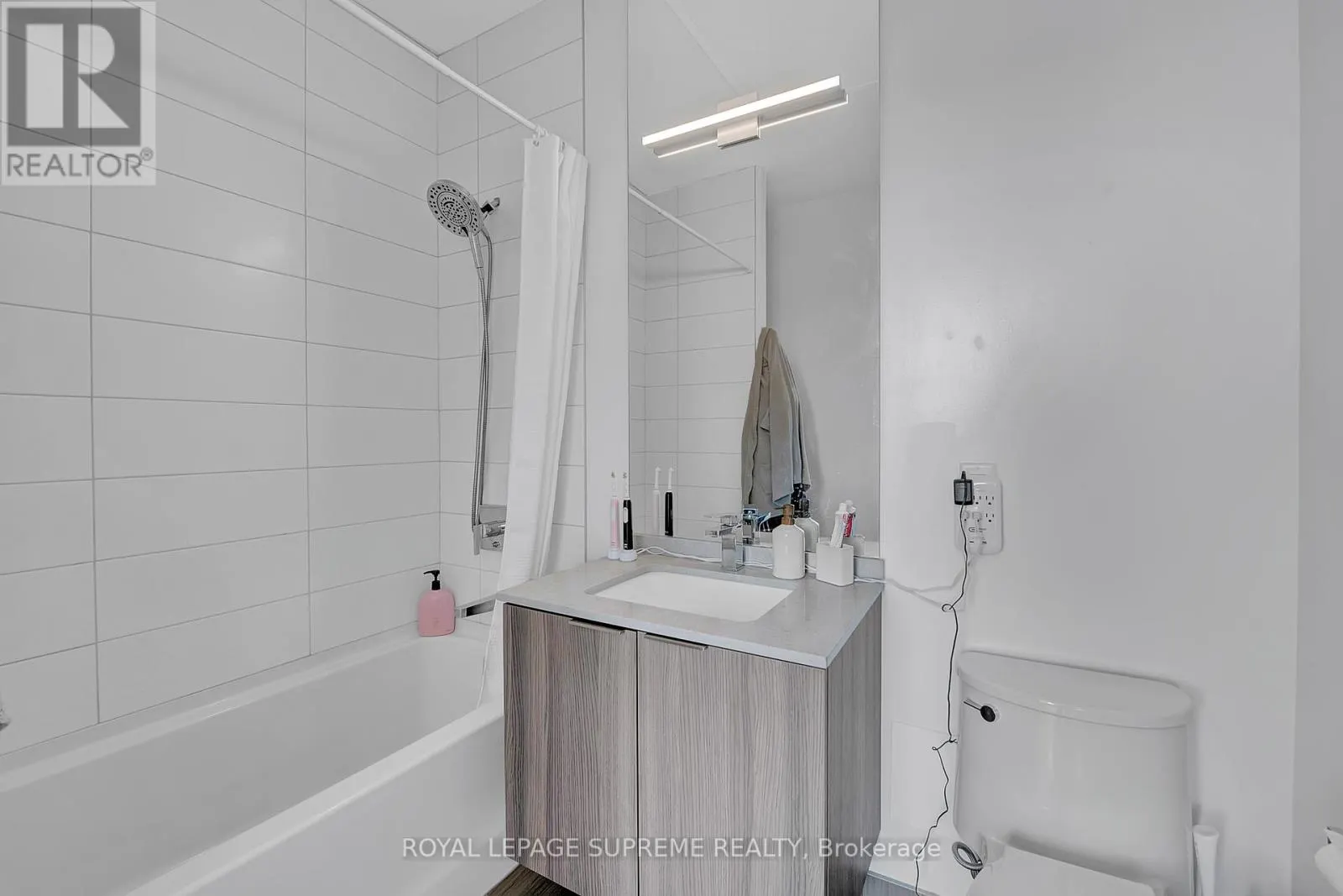 215 - 4208 DUNDAS STREET W
